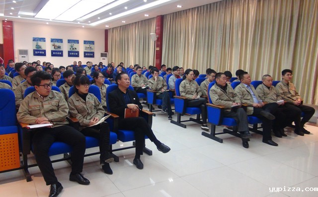 山东华体汇官网app入口员工认真学习.jpg