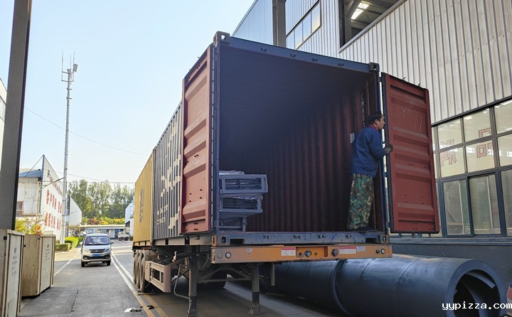 颗粒机生产线正在装车
