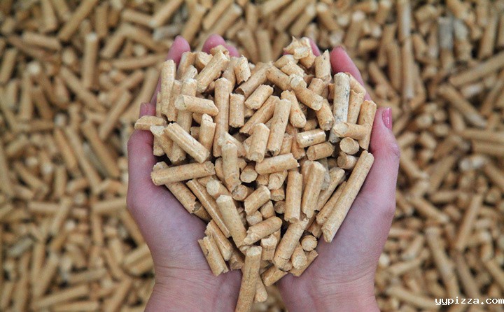 生物质颗粒机加工的纯樟子松颗粒